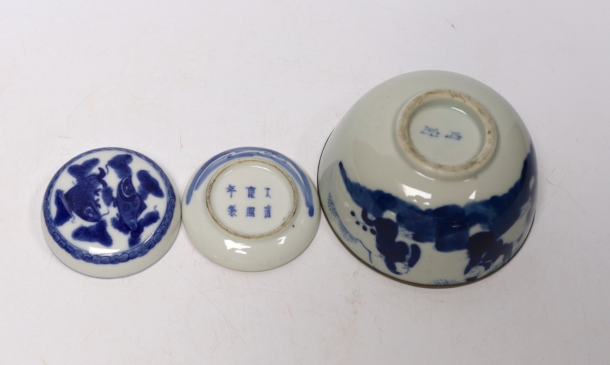 Two Chinese blue and white items; a bowl and lidded dish, bowl diameter 10.5cm